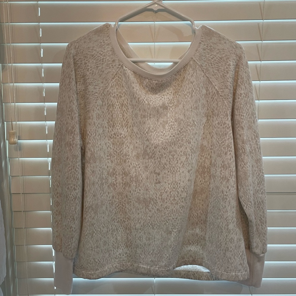 cream snack skin crew neck